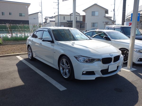 BMW3シリーズにウインコスGY–5IRでカーフィルム施工、ドライブレコーダー取り付けです。岡山市からのお客様です。